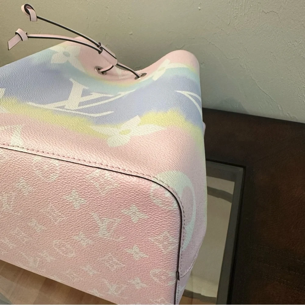 Louis Vuitton | Monogram Escale Neonoe MM Limited Edition Bucket Bag in Pastel - Picture 10 of 13